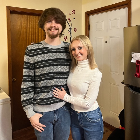 Meet your Posher, Madison - Picture 2 of 6